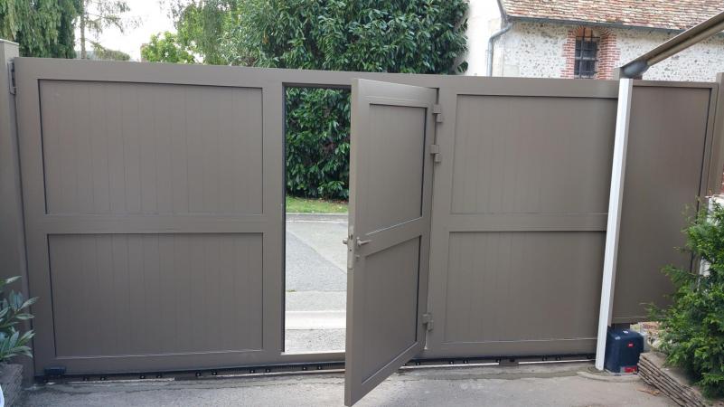 Portail coulissant aluminium portillon integre a2p tuquet 2